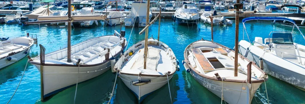 Boote im Hafen von Cala Ratjada.
